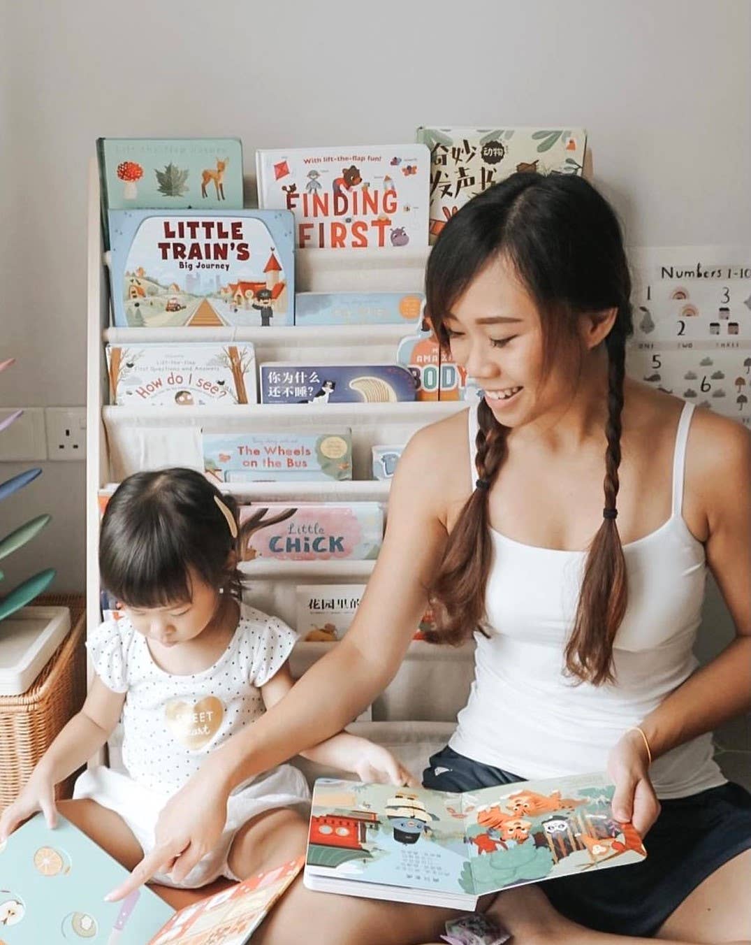 Ditty Bird Bilingual Book | Learning Chinese Kid's Songs 儿歌