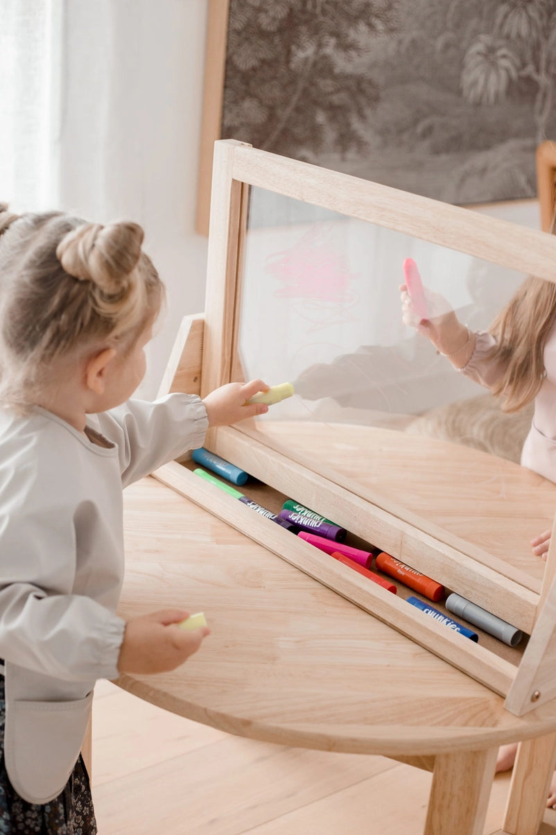 Q Toys: 4 in 1 Table Easel