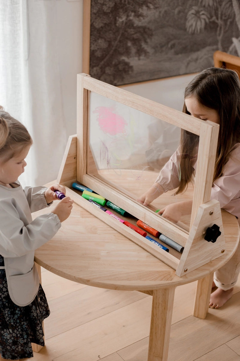 Q Toys: 4 in 1 Table Easel